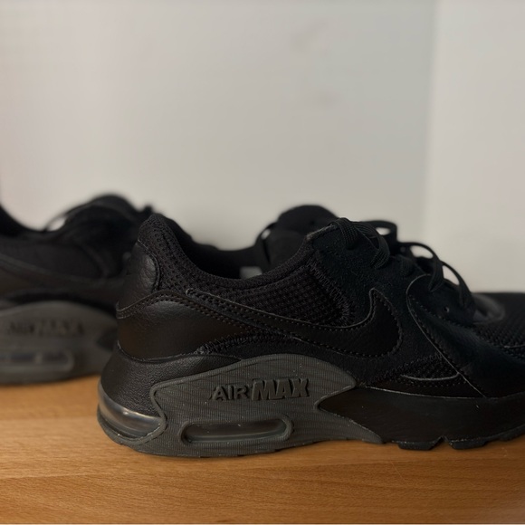 Nike Women's Black Athletic Shoes - Picture 7 of 16